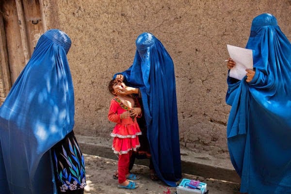 Health workers vaccinated children in Jalalabad, Afghanistan. Photo Credit: Diego Ibarra Sanchez for The New York Times